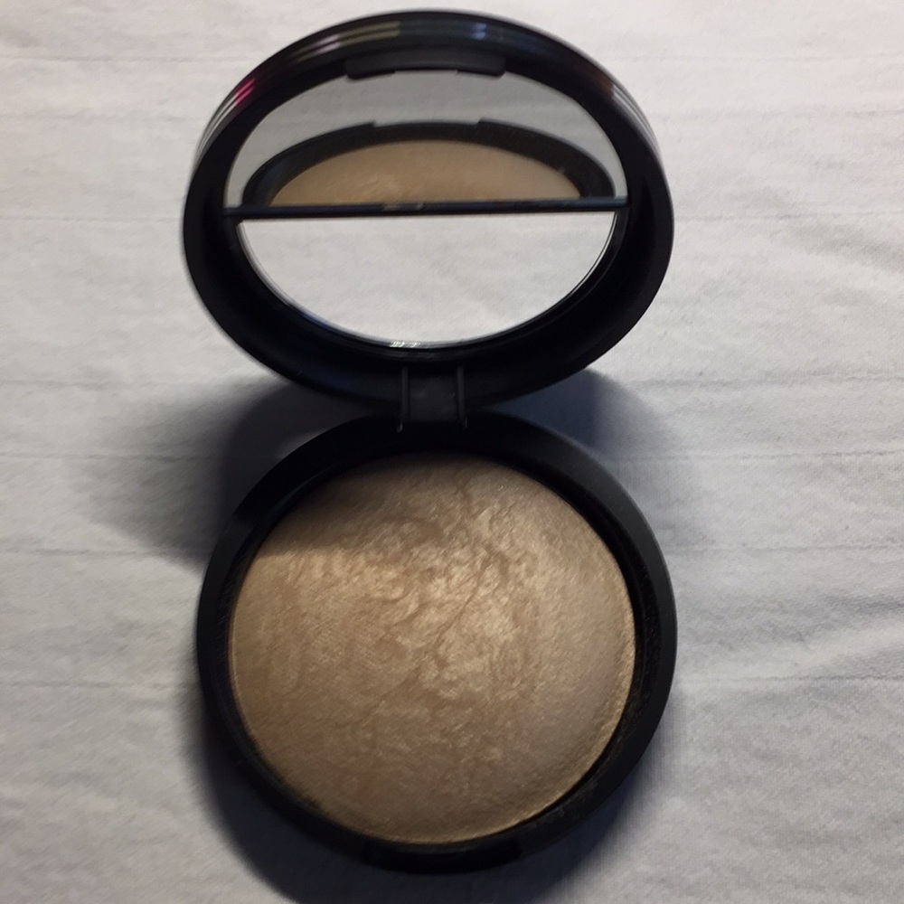 Laura Geller all over face and body glow NWOB